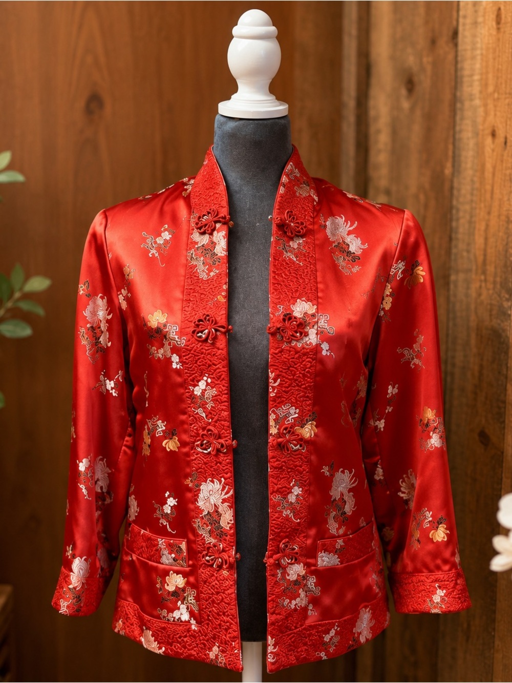 Vintage 1980s Chinese 100% Silk Red Brocade Jacket Frog Closu